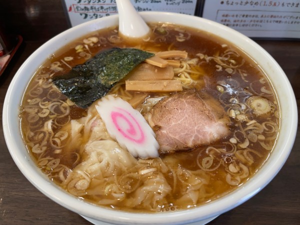 「ワンタン麺 中盛」@弘前軒の写真