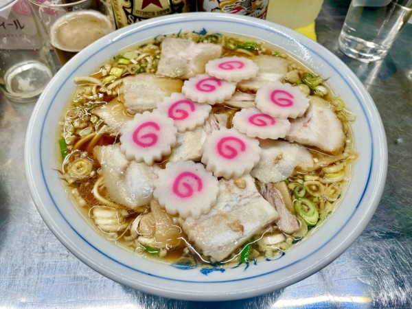 「サッポロ赤星＋キリンラガー＋竹の子皿→チャシューメンなると増」@中華そば みたかの写真