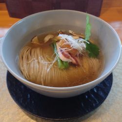 鴨と鶏と松茸の中華蕎麦。【塩・細麺】1800円