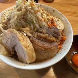 汁なし+豚増し+生卵(ニンニク+辛揚げ+ガリマヨ)