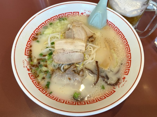 「ざぼんラーメン 900円＋生ビール 600円」@ざぼんラーメン 鹿児島中央駅店の写真