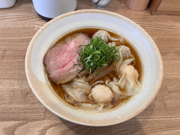 「肉と海老ワンタン麺（黒）」@DURAMENTEIの写真