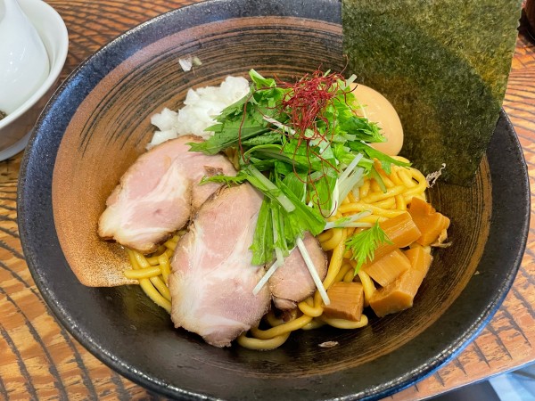 「比内地鶏のあぶらそば 味玉つき」@らーめん 瞠 恵比寿店の写真