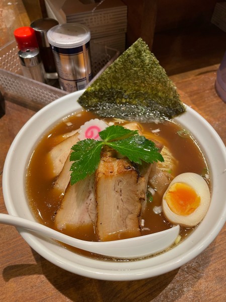 「煮干し中華そば（大盛）＋チャーシュートッピング」@めいげんその写真