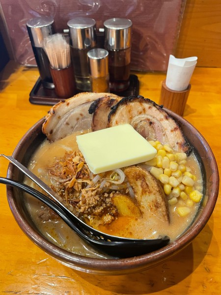 「北海道味噌味噌漬け炙りチャーシュー麺（大盛）コーン・バタートッピ」@麺場田所商店 春日部店の写真