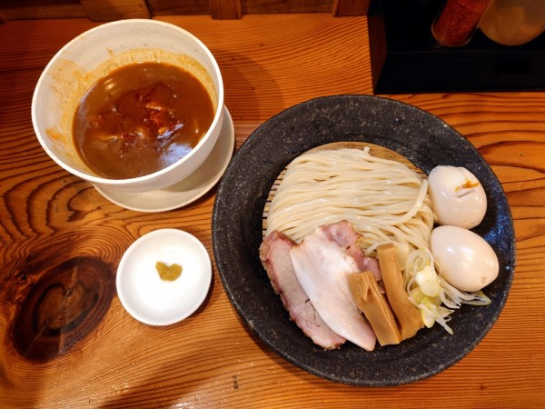 「辛つけ麺+味玉+割れ味玉」@つけ麺 一滴の写真