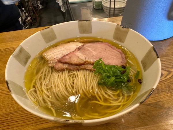 「中華そば（しお・並盛・140g）800円」@ROOSTERの写真