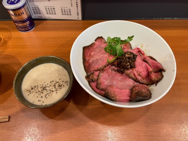 「【ラーメンWalker限定】和牛とポルチーニのまぜそば」@自家製手もみ麺 鈴ノ木の写真
