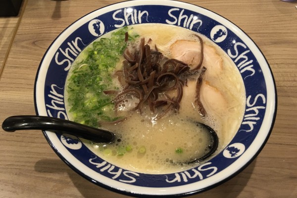 「しんしんラーメン」@博多らーめん ShinShin 福岡PARCO店の写真