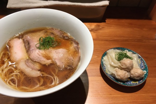 「ワンタンチャーシュー醤油らぁめん」@麺 ふじさきの写真