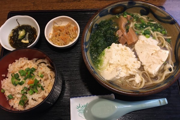 「ゆし豆腐そばセット」@沖縄そば 海産物料理店 楚辺の写真