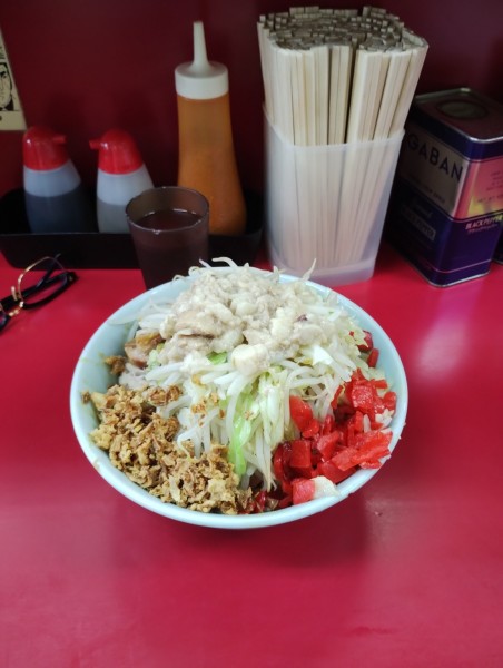 「小豚+ピリ辛！カレー汁なし　1220円」@ラーメン二郎 中山駅前店の写真