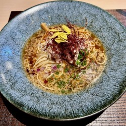 【限定】牛出汁の辛し蕎麦(900円)+〆蕎麦(蟹460円)