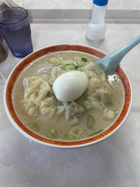 「大盛ワンタン麺とゆで卵」@一九ラーメン 老司店の写真