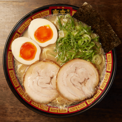 本田商店：継ぎ足し続ける「濃厚・クリーミー」スープ！元祖とんこつ・久留米ラーメン！（1000円）