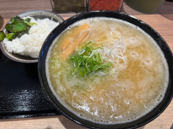 「朝ラーとんこつ750円+ごはん(小)100円」@ラーメンとんぼの写真