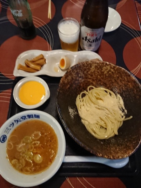 「瓶ビール(スーパードライ)+ダブルチーズソースつけめん 小盛り」@三ツ矢堂製麺 中目黒本店の写真