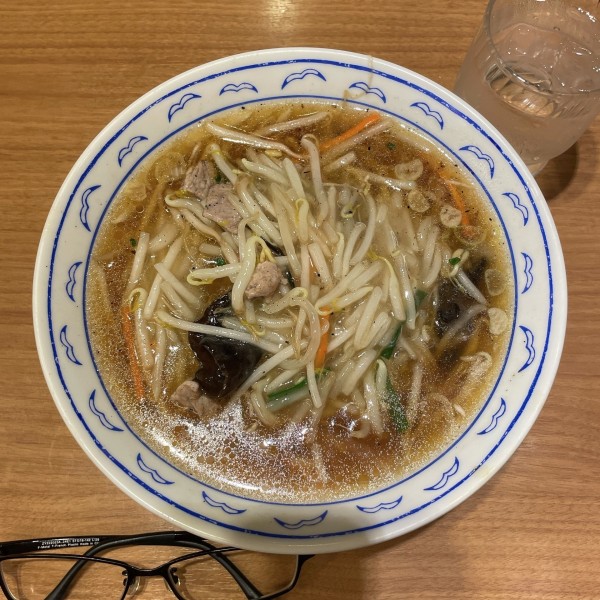 「サンマー麺（麺半分）生碼湯麺」@横濱 一品香 町田店の写真