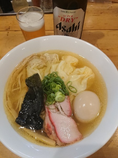 「スーパードライ中瓶＋白出汁特製ワンタン麺ワンタンハーフ＋味付玉子」@支那そば 大和 稲荷町本店の写真