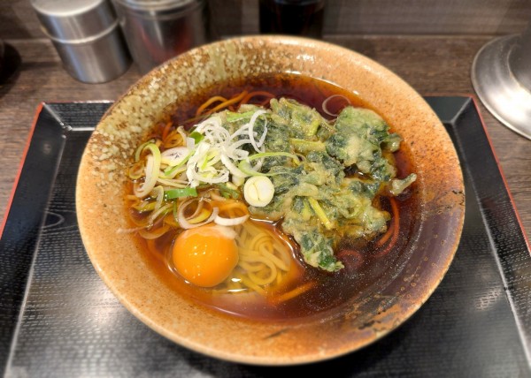 「モロヘイヤ天玉そば(520円)」@三松 青砥店の写真