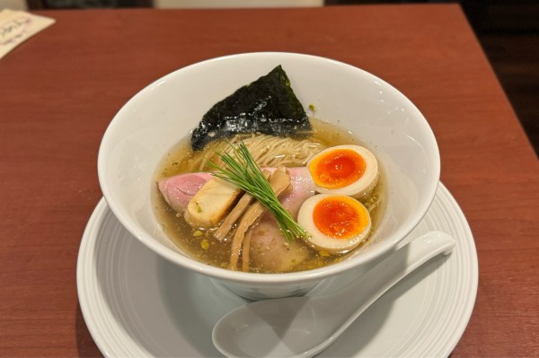 「山椒白醤油煮干し蕎麦（味玉入り）¥1000、海鮮丼¥500」@酒肴場 屯の写真