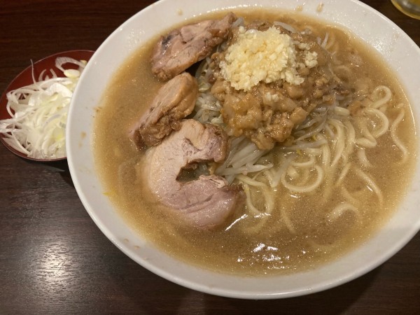 「ラーメン大盛¥1050+豚1枚¥150+ネギ¥100」@ピコピコポンの写真