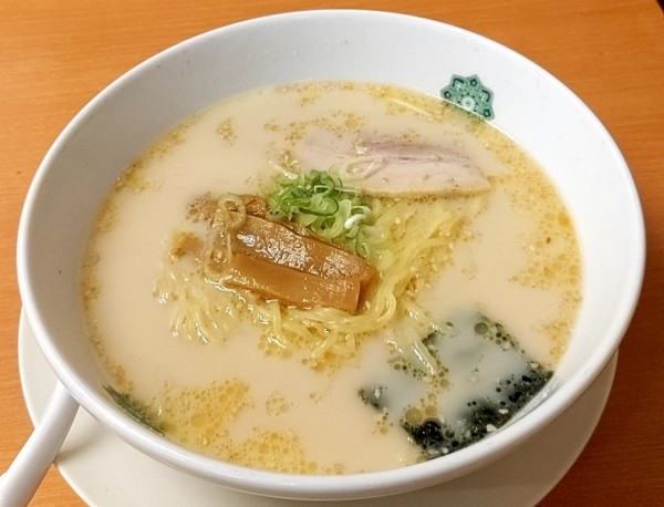「とんこつラーメン」@日高屋 王子駅前明治通店の写真