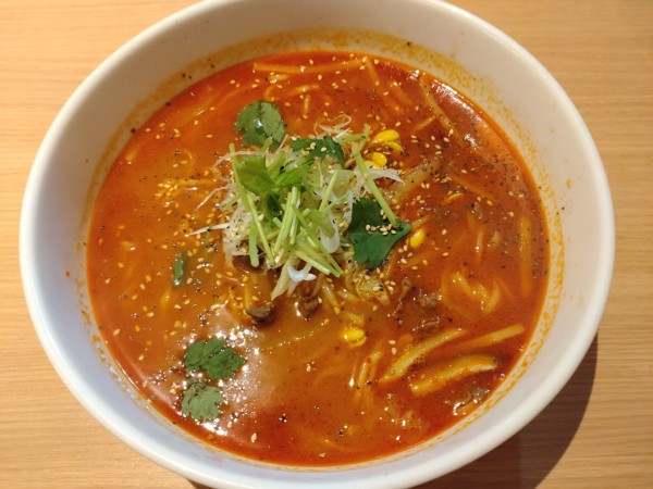 「（ランチ）ユッケジャンラーメン　１１００円」@熟成和牛焼肉 エイジング・ビーフ ワテラス神田秋葉原店の写真