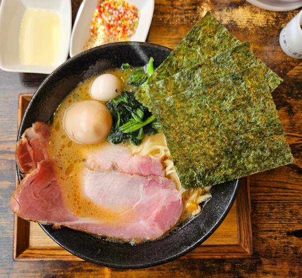 「本気の家系ラーメン」@自家製中華そば 麺の虜の写真