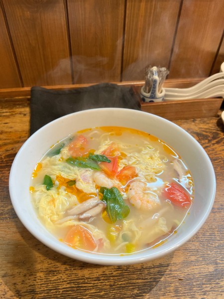 「トマト入り辛くて酸っぱいラーメン」@中国料理 清福の写真