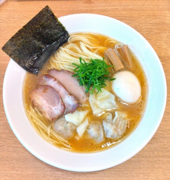 「肉ワンタンメン 1000円＋奥久慈卵の味付け玉子 150円」@支那ソバ きたがわの写真