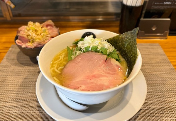 「塩らーめん＋ミニ丼セット（チャーシュー丼）¥1200」@RAMEN GOSSOU 新橋店の写真