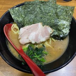 ラーメン(黒) 750円