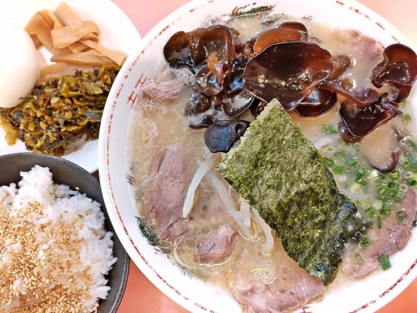 「九州とんこつチャーシュー＋ゆで玉子＋小ライス」@大公 金沢文庫店の写真