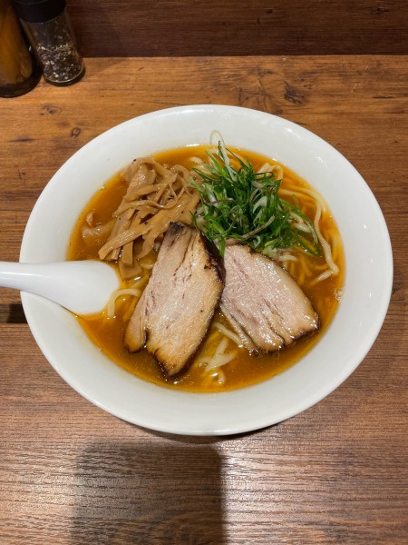 「らーめん(980円)」@麺好獅子團の写真