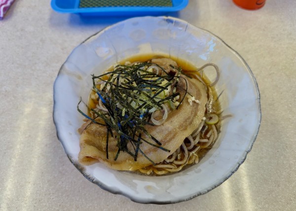 「冷し肉そば(580円)」@豊しま 飯田橋店の写真