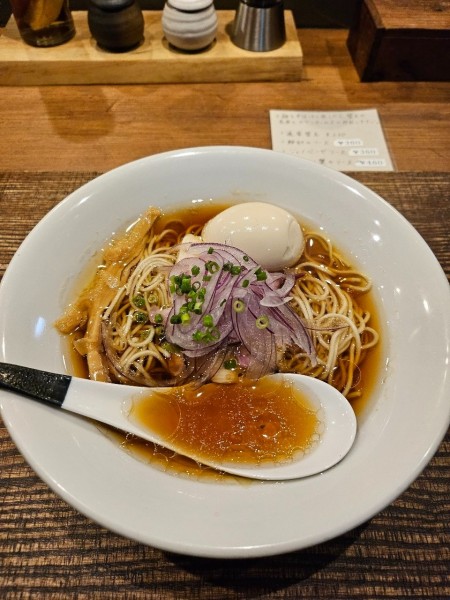 「鶏と水「醤油」」@蜂と蝶の写真