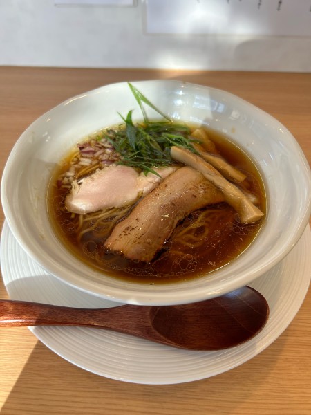 「醤油ラーメン」@横浜淡麗らぁ麺 川上の写真