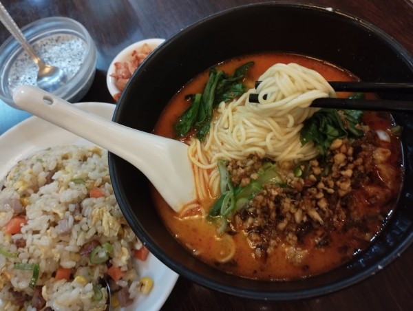 「ランチ タンタンメン＋五目チャーハン セット」@金鳳酒家の写真