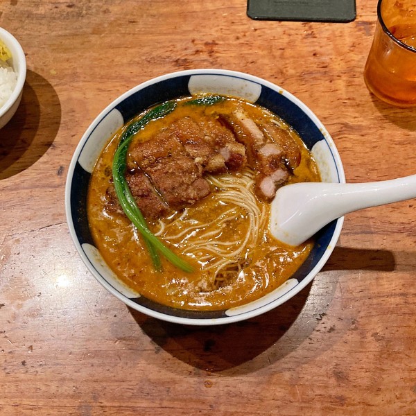「排骨担々麵(ぱいこうだんだんめん)」@支那麺 はしご 銀座本店の写真