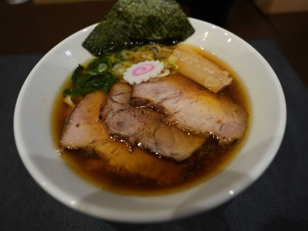 「醤油ら～麺＋サービスチャーシュー追加」@手打ち 蓮の写真