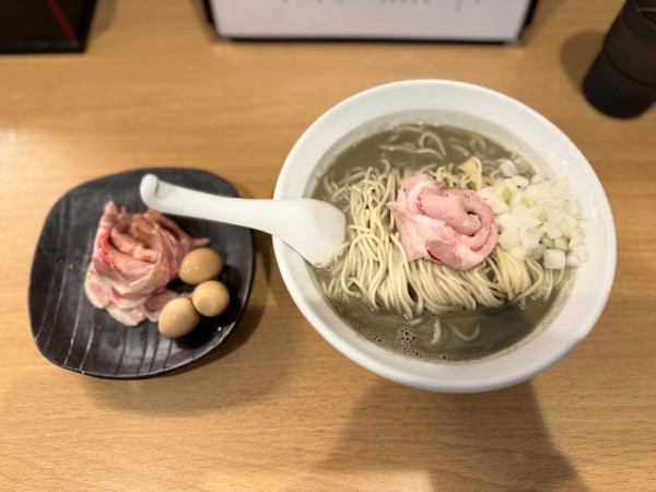 「煮干蕎麦  950円＋オープン記念肉うずらプレート」@麺処 にぼし香の写真