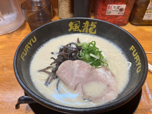 「とんこつラーメン」@博多風龍 高田馬場店の写真
