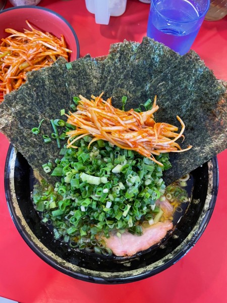 「ラーメン辛ネギ青ネギ海苔」@家系総本山 ラーメン吉村家の写真