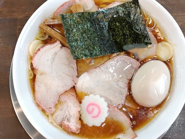 「東京醤油ラーメン＋焼豚増＋味玉」@自家製麺 うるちの写真