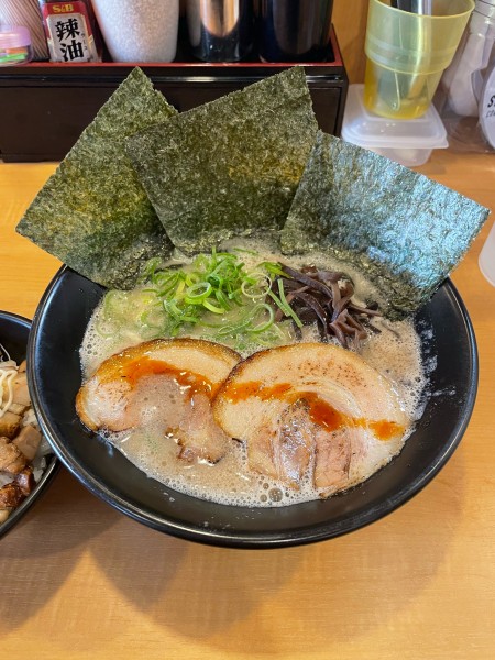 「クリーミー豚骨」@博多くまちゃんらぁめん 春日店の写真