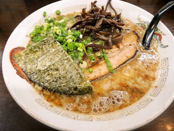 とんこつらぁめん細麺（780円）