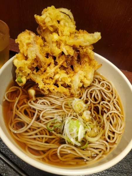 「かき揚げそば５３０円」@越後そば 東京店の写真