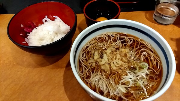 「かけそば（朝ごはんのセットとして）」@蕎麦 一心たすけ 田町店の写真