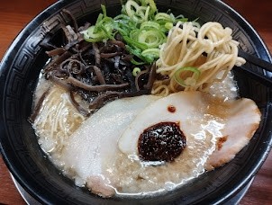 「とんこつラーメン(780)＋替玉(セール？10)」@元祖博多 中洲屋台ラーメン 一竜 大井町店の写真